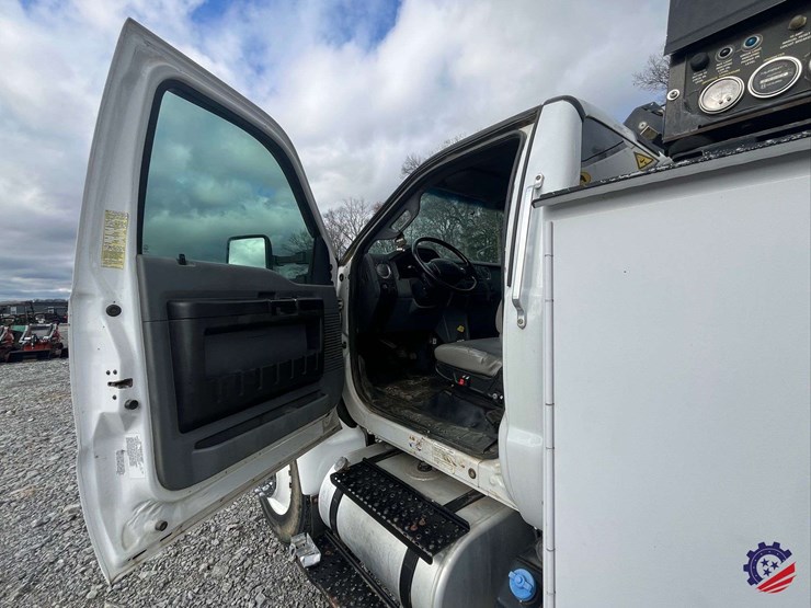 2013-ford-f750-image-59