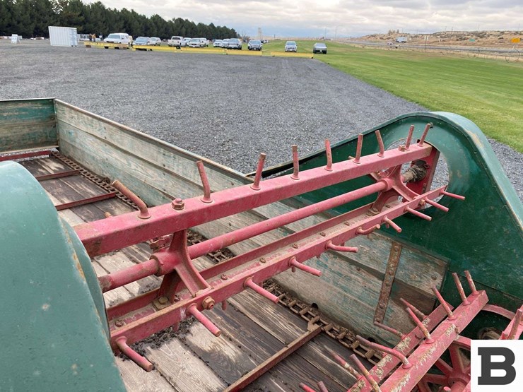 oliver-superior-vintage-manure-spreader-image-16