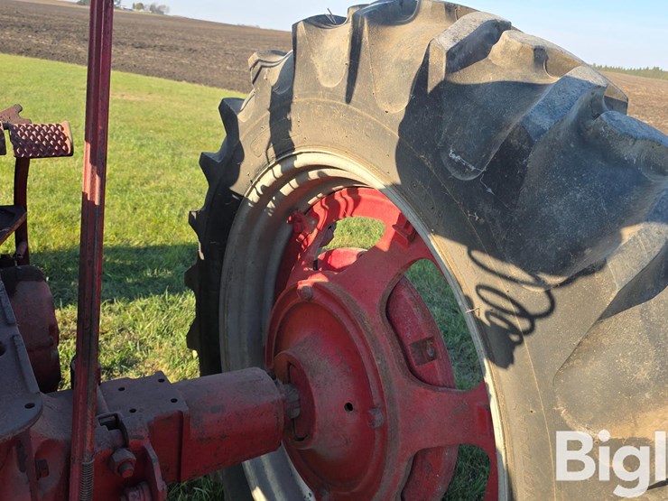 farmall-super-mta-2wd-tractor-image-14