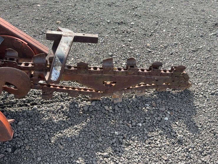 ditch-witch-2300-image-10