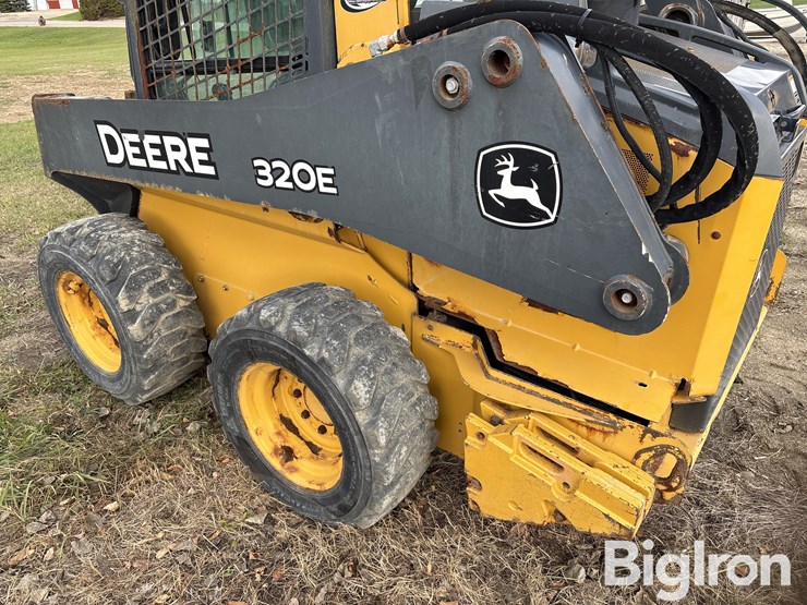 2013-deere-320e-image-20