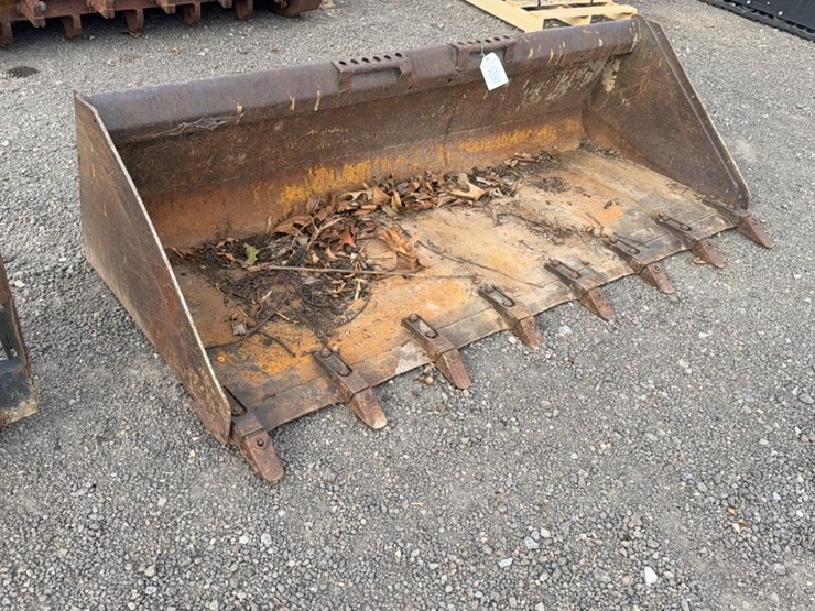 #2019-•-bobcat-78"-skid-steer-tooth-bucket-image-1