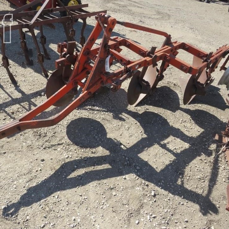 AC 3 BOTTOM TRIP PLOW W/ GAUGE WHEEL 134
