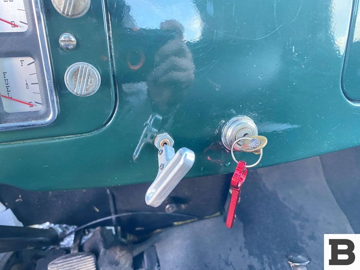 1940-international-d5-30-flatbed-truck-image-37