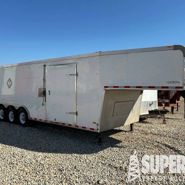 (x) (8-34) 2015 HAULMARK 32'L 3-Axle Enclosed Goo...
