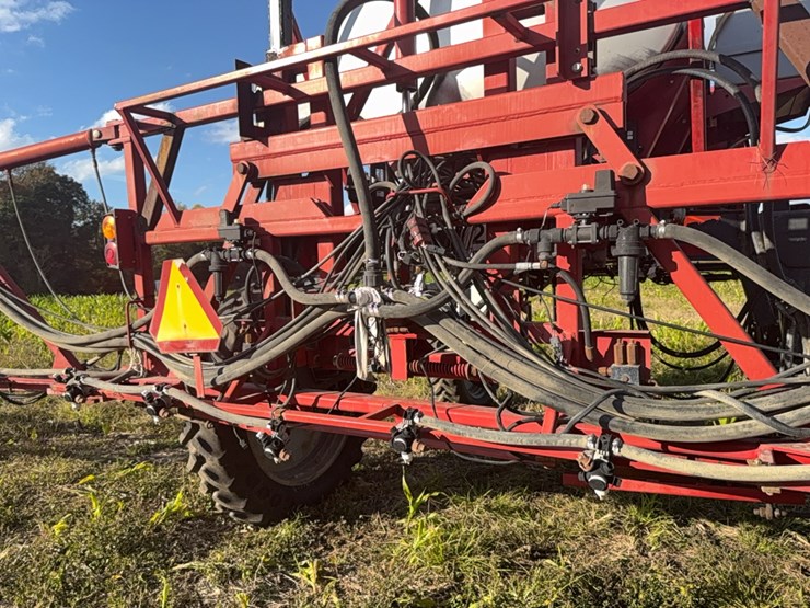 case-ih-3185-patriot-sprayer-image-34