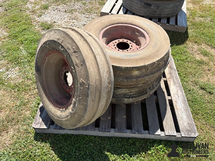 9.5l-15-tires-on-6x6-bolt-rims-image-4