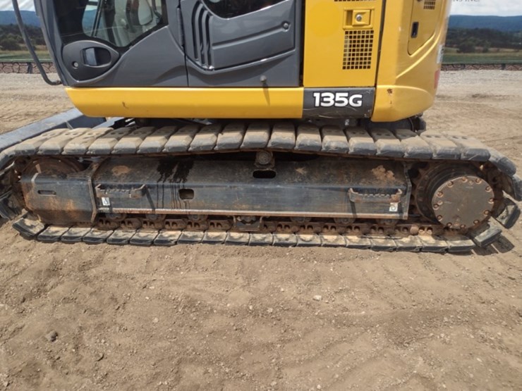 19-deere-135g-image-26