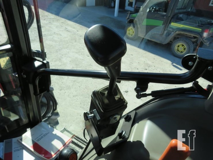 case-ih-farmall-105u-image-13