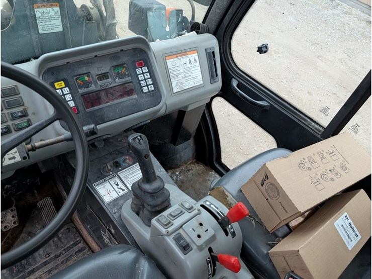 2009-bobcat-5600-toolcat-image-17