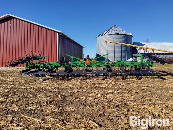 2011-john-deere-2210l-image-6