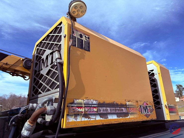 2012-peterbilt-337-image-28