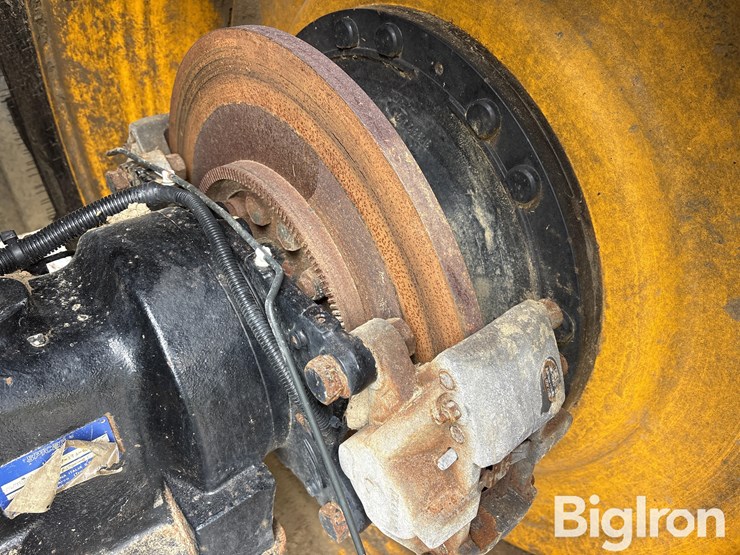 2022-jcb-8330-4wd-tractor-image-18