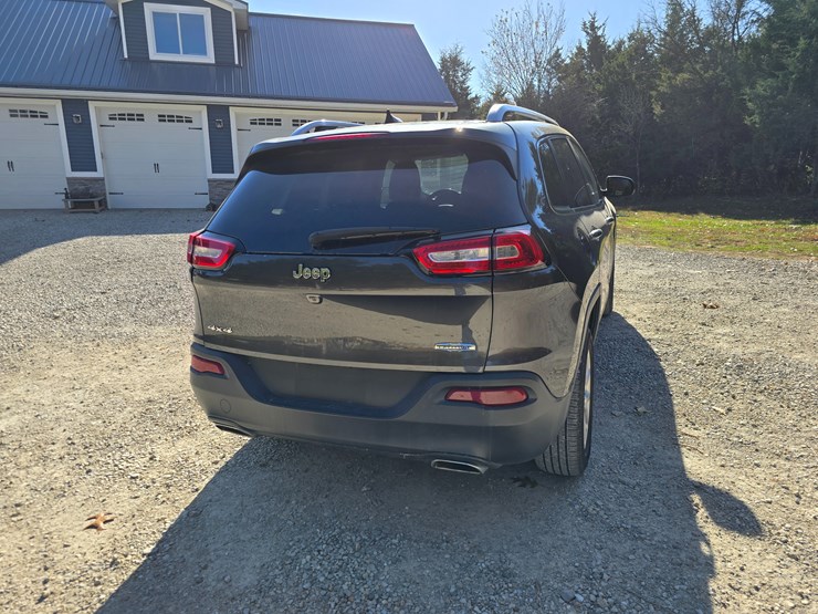 2016-jeep-cherokee-image-17