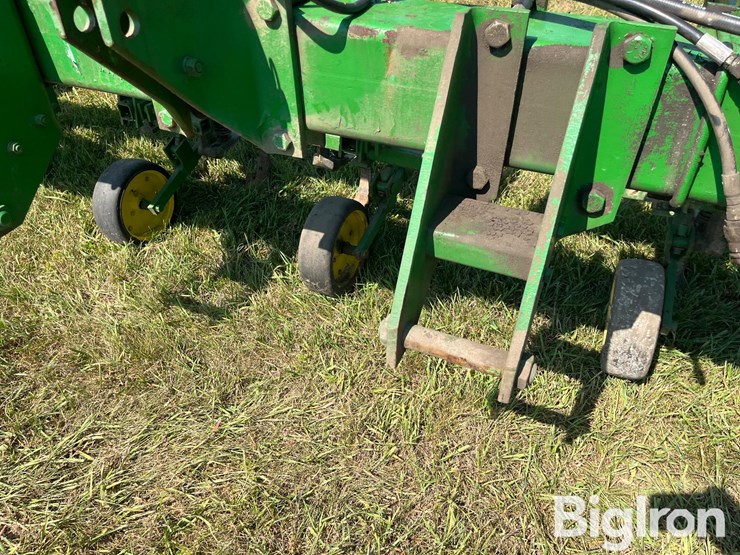 john-deere-845-image-11