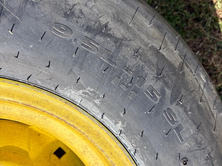 john-deere-rims-w/-tires-image-18