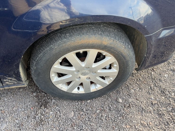 2014-chrysler-town-&-country-image-4