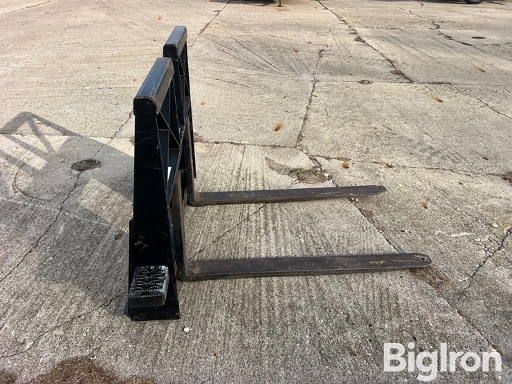 accessories-unlimited-llc-au-01-0500-st-np-step-thru-pallet-fork-image-4