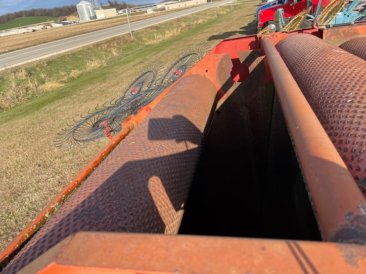 #1408-•-omc-596-roll-baler-image-7