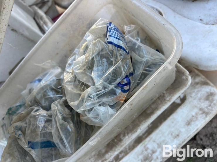 pallet-of-fencing-materials-image-16