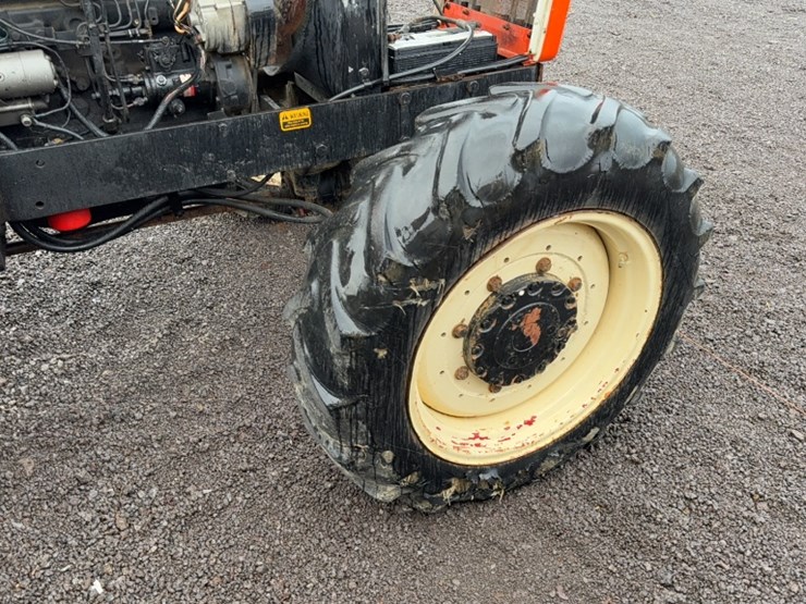 #3056-•-allis-chalmers-tractor-image-6