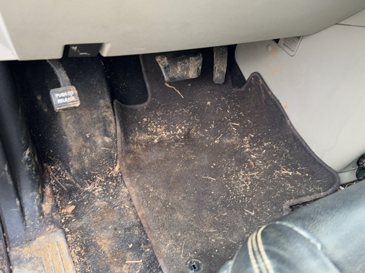 2014-chrysler-town-&-country-image-18