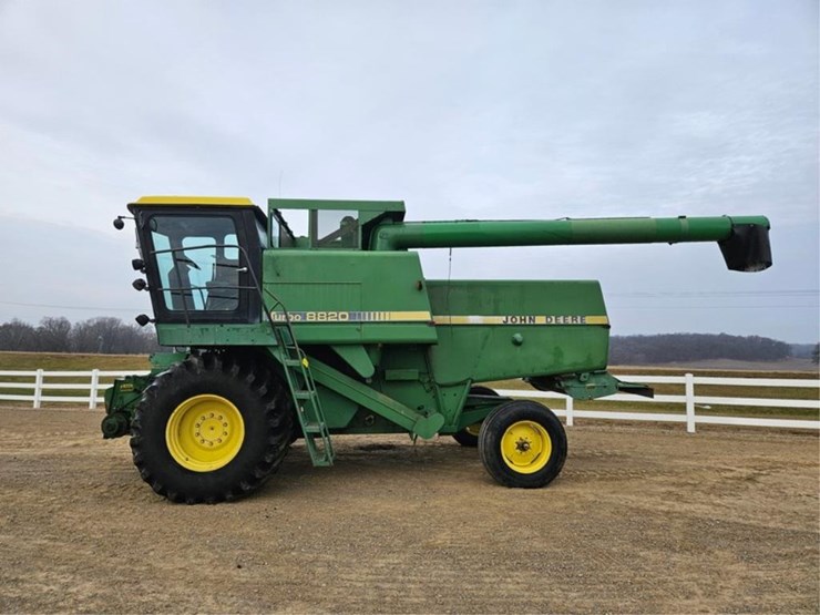 john-deere-8820-image-2