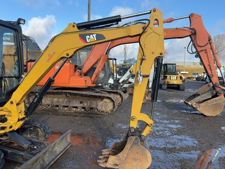 caterpillar-303-image-4