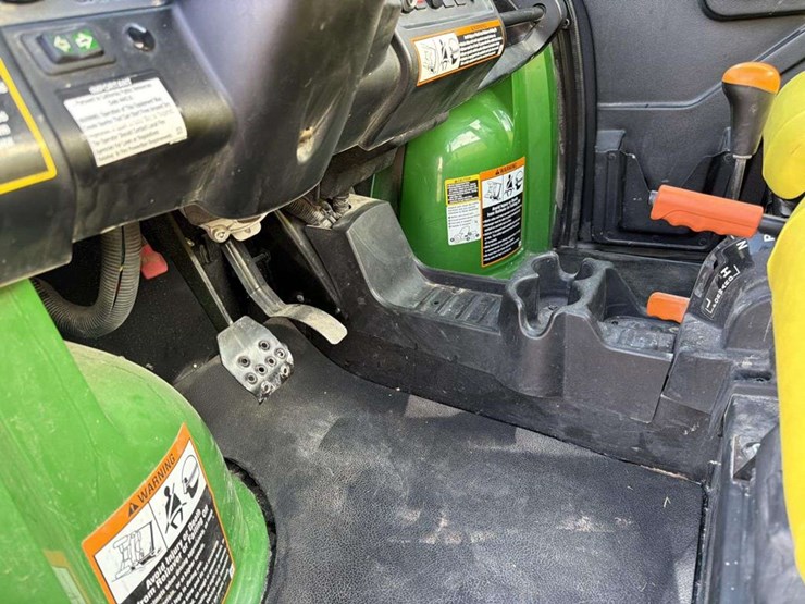 john-deere-gator-image-15