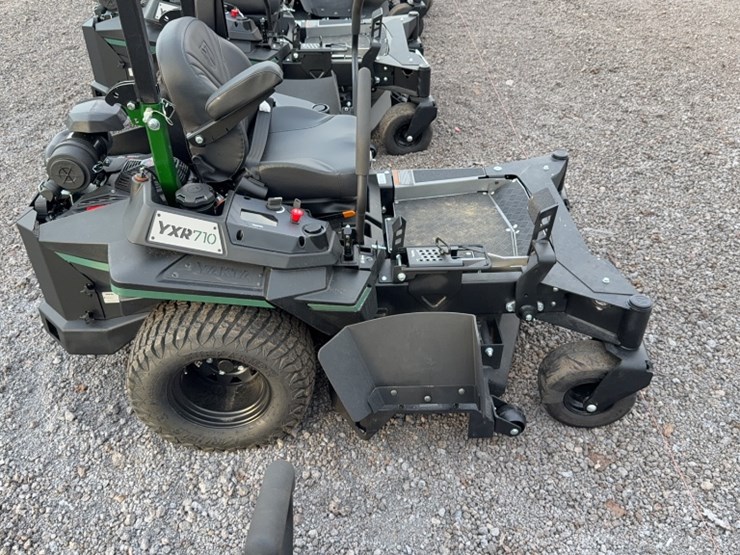 #3075-•-yakta-yxr-710-zero-turn-lawn-mower-image-7