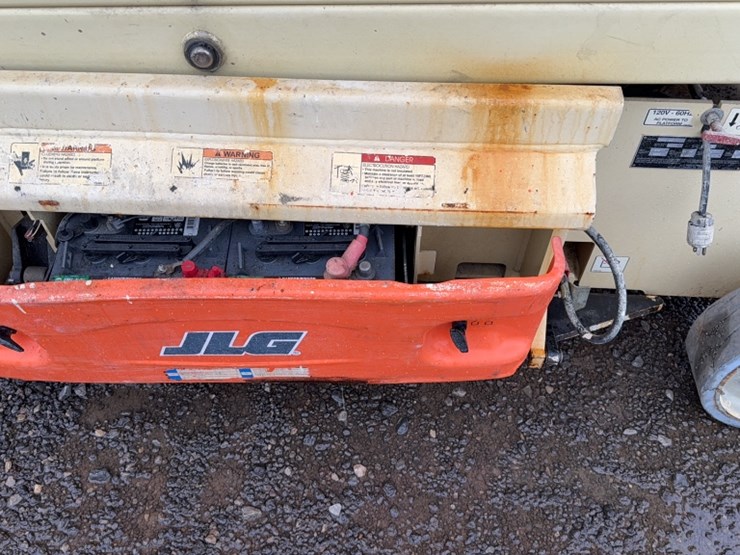 2015-jlg-3246es-image-9