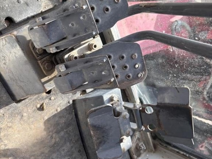 2012-takeuchi-tb180fr-image-39