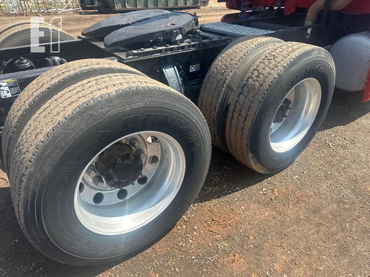 2010-peterbilt-387-image-9