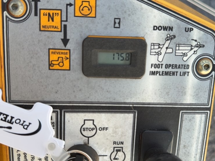 #3096-•-2011-cub-cadet-tank-zero-turn-lawn-mower-image-13