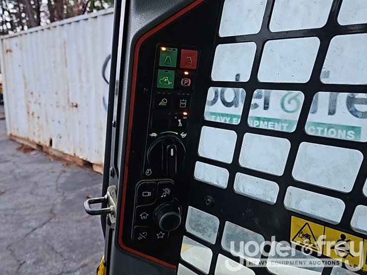 2020-bobcat-t76-image-28