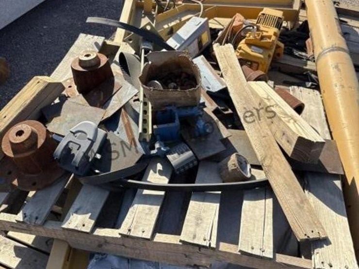 large-pallet-w/-shop-crane-&-misc-image-9