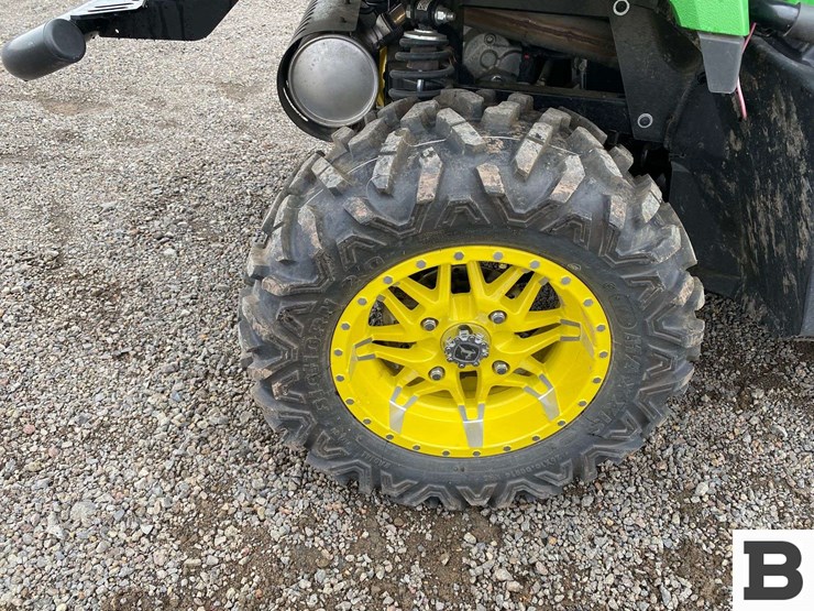 2021-john-deere-gator-image-23