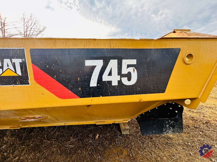 caterpillar-745-image-26