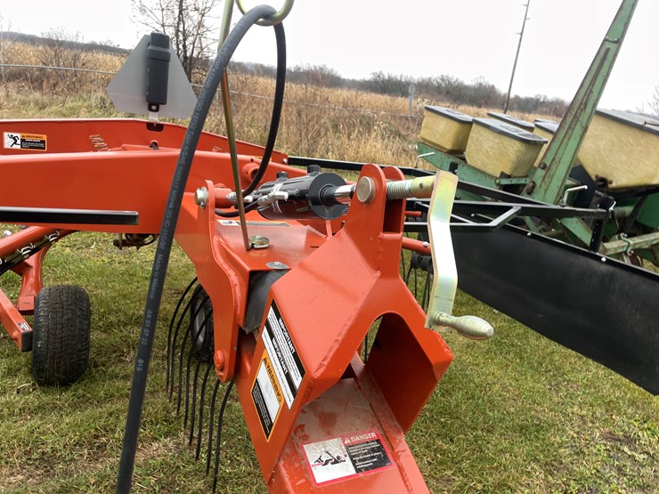 #1054-•-2025-pequea-rotary-rake-image-13