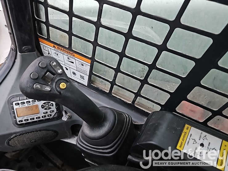 2019-bobcat-t740-image-32