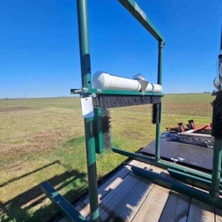 New Escoba cattle oiler scrubber