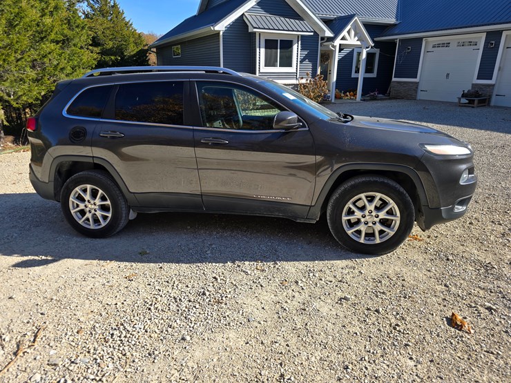 2016-jeep-cherokee-image-25