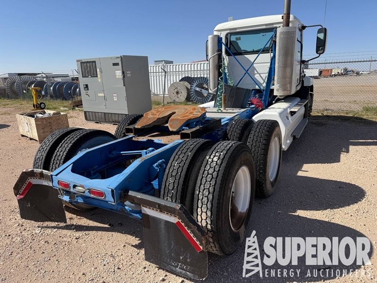 (x)-(3-1)-2017-mack-cxu633t-t/a-truck-tractor-w/-...-image-3