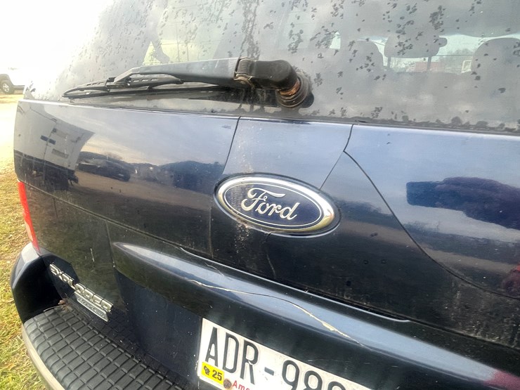 2004-ford-explorer-image-36