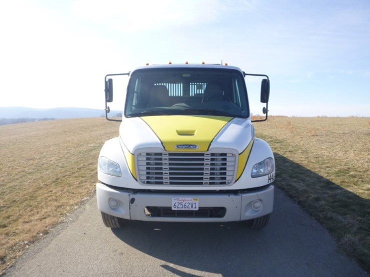 freightliner-m2-106-image-2