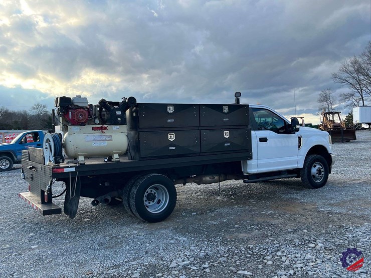 2019-ford-f350-xl-image-4