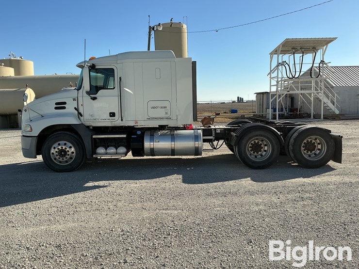 2014-mack-cxu613-t/a-truck-tractor-image-8