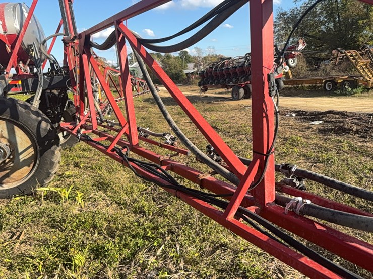 case-ih-3185-patriot-sprayer-image-63
