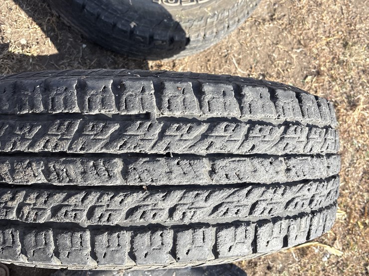 yokohama-lt275/70r18-tires-image-12