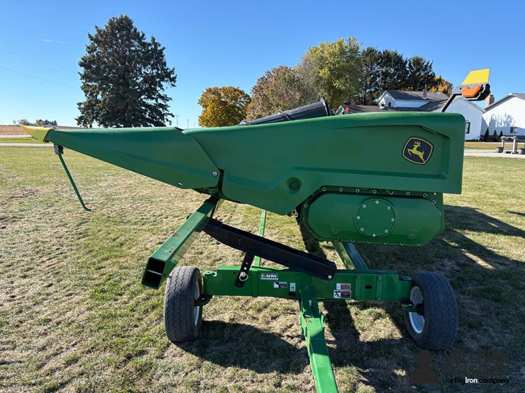 2022-john-deere-c8r-image-13